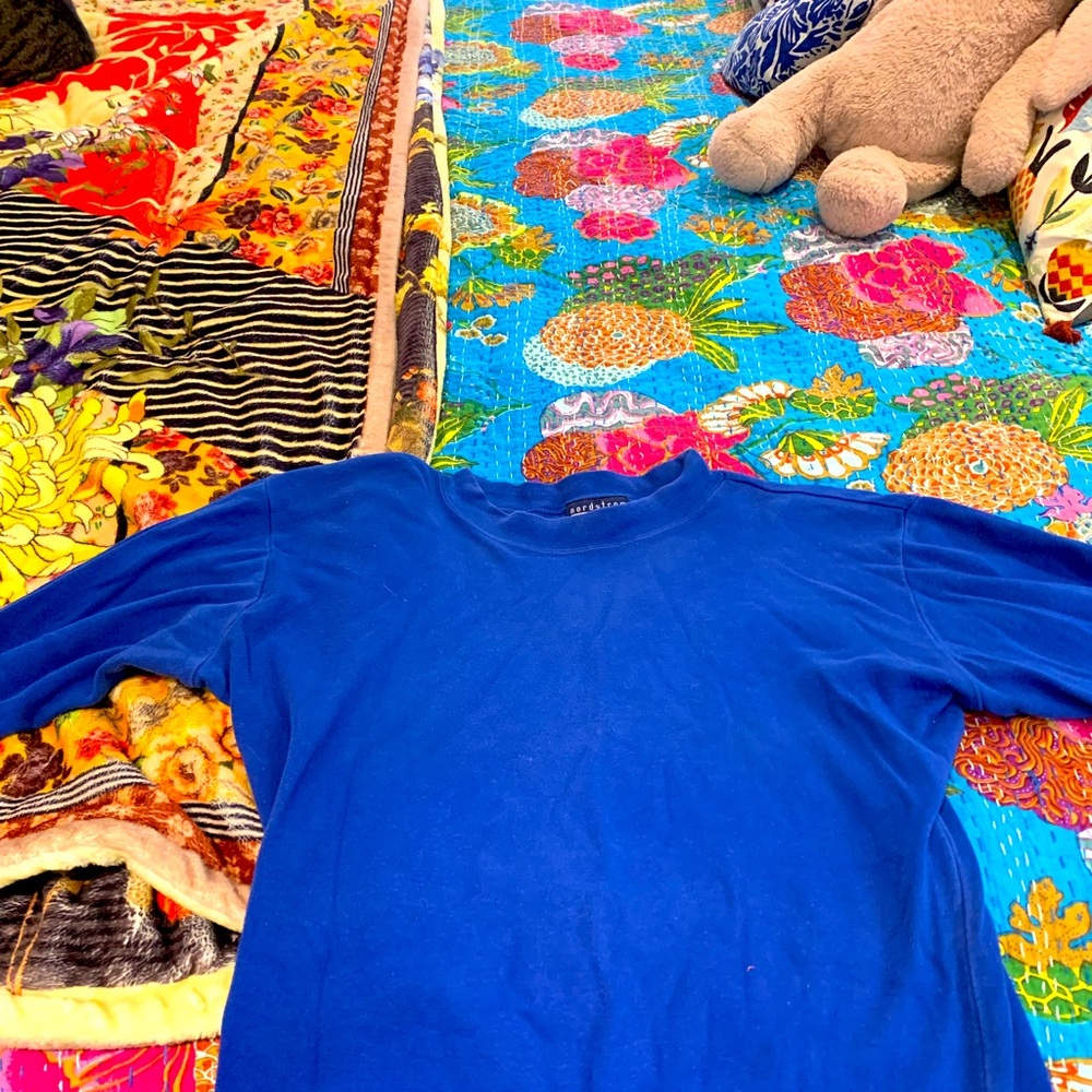 Size small Nordstroms tunic active wear.  Fits like a medium.